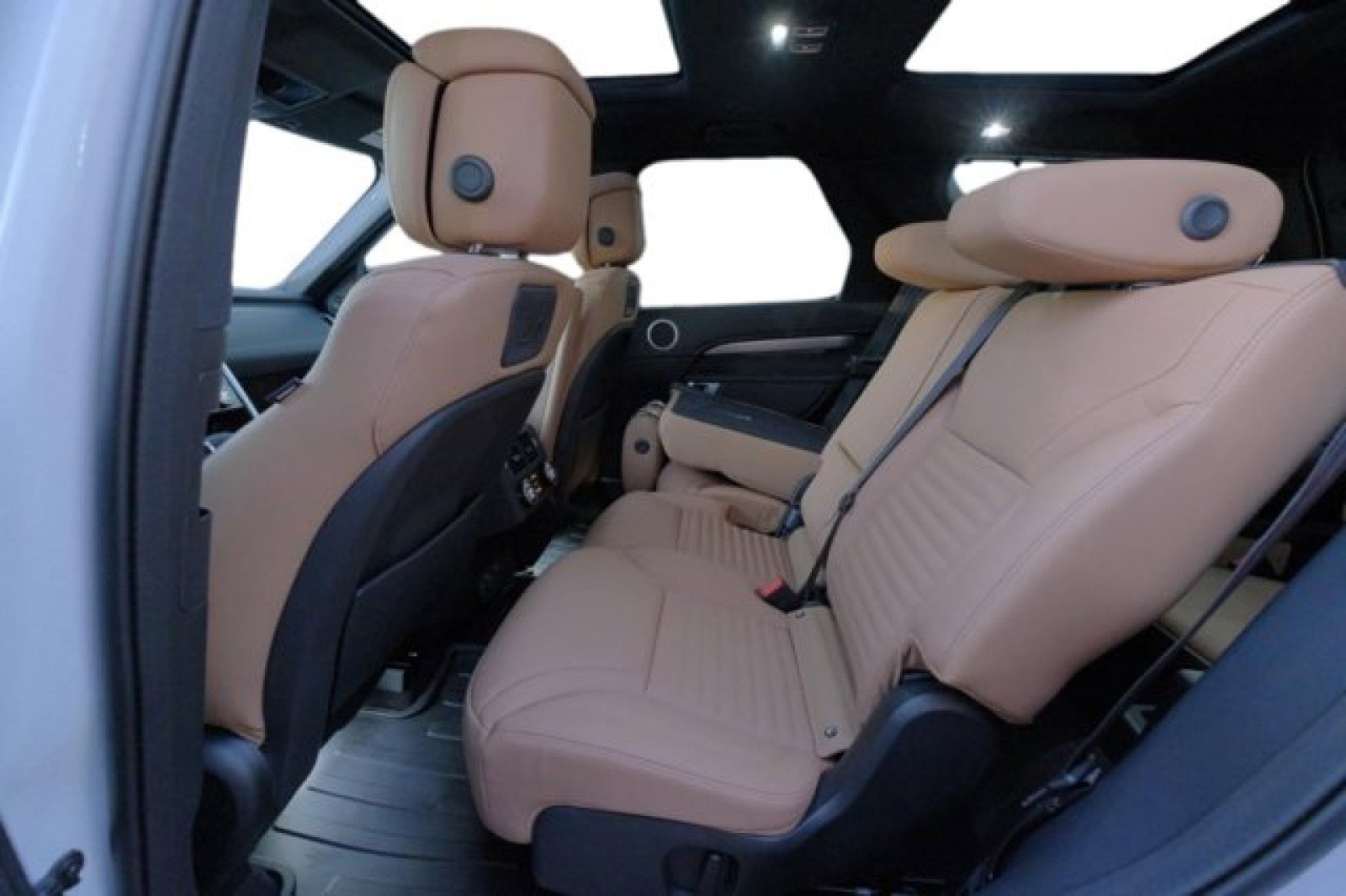 New 2025 Land Rover Discovery Dynamic SE image 14