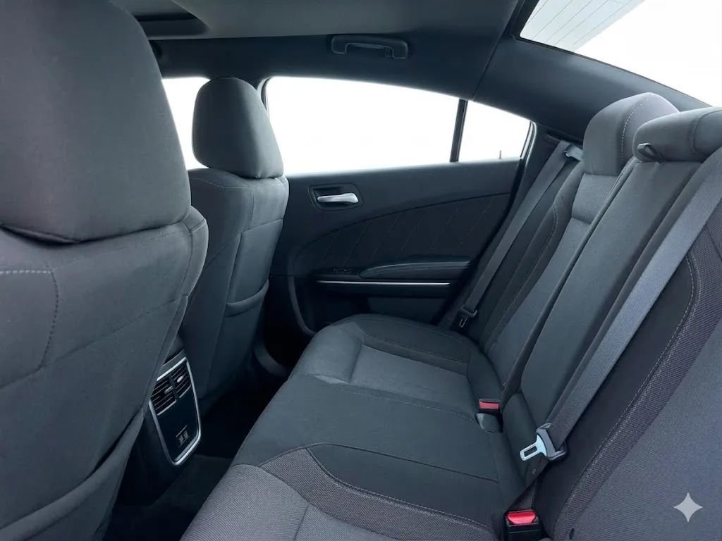 Used 2020 Dodge Charger SXT image 4