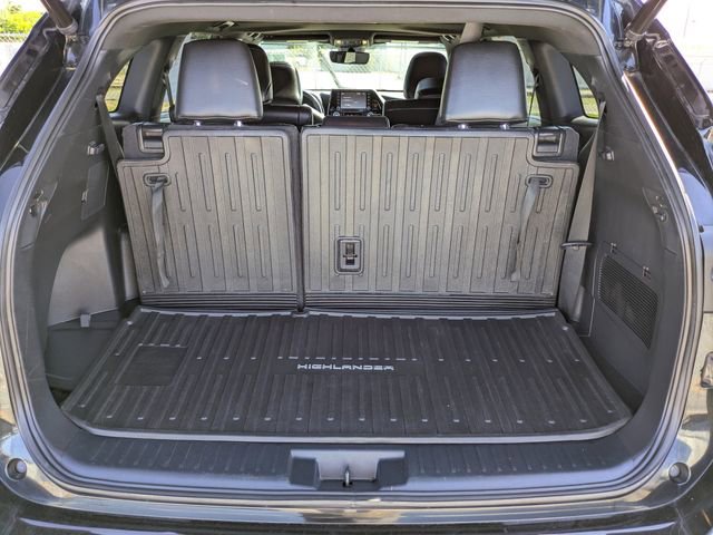 Used 2022 Toyota Highlander XSE FWD image 13