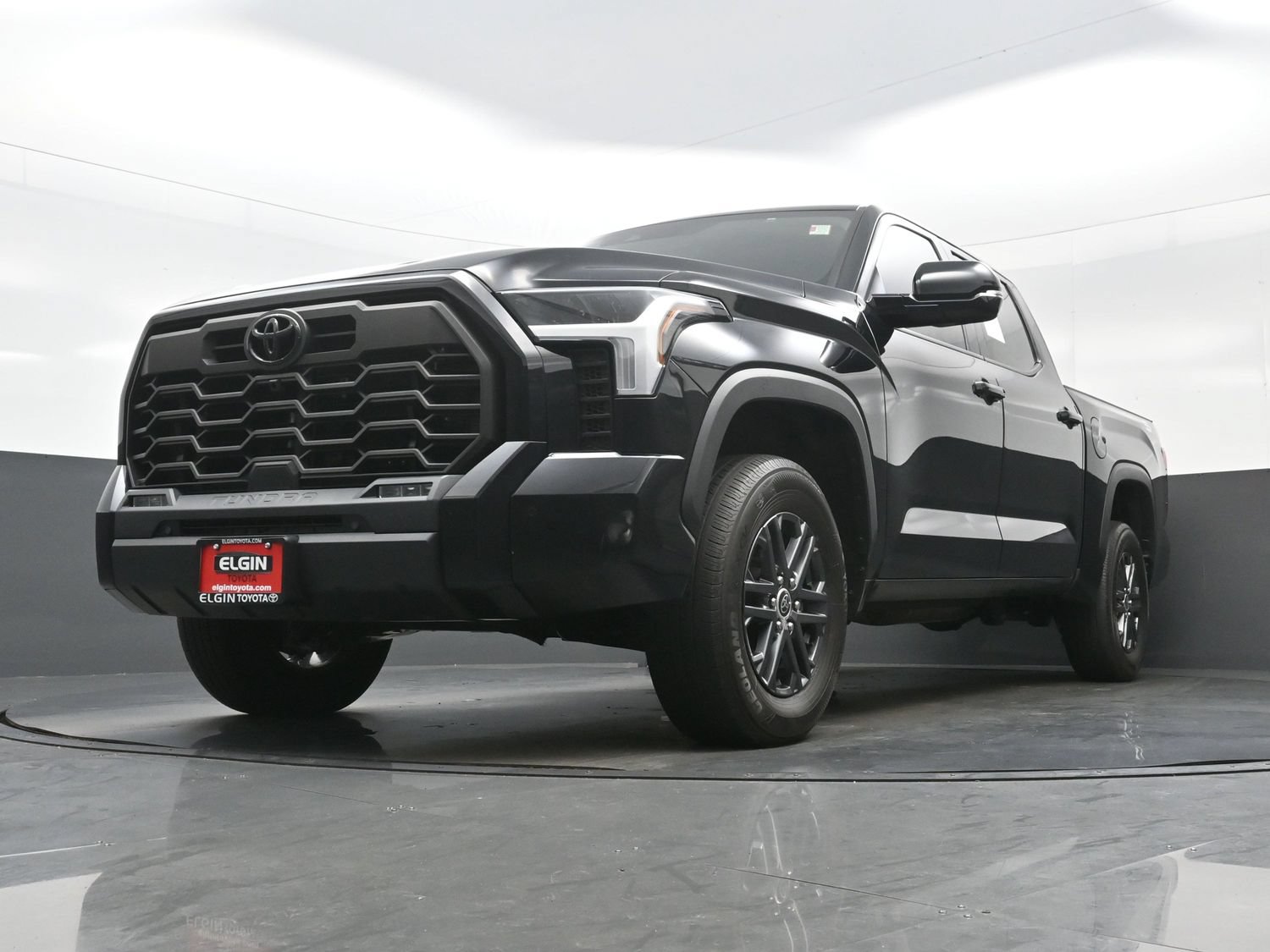Used 2023 Toyota Tundra SR5 w/ SR5 Convenience Package AWD/4WD image 32