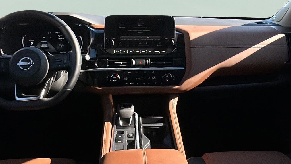Used 2025 Nissan Pathfinder Platinum image 28