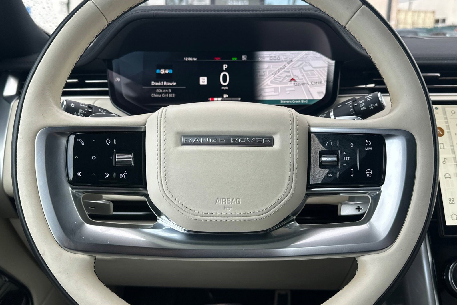 Used 2023 Land Rover Range Rover SE image 18