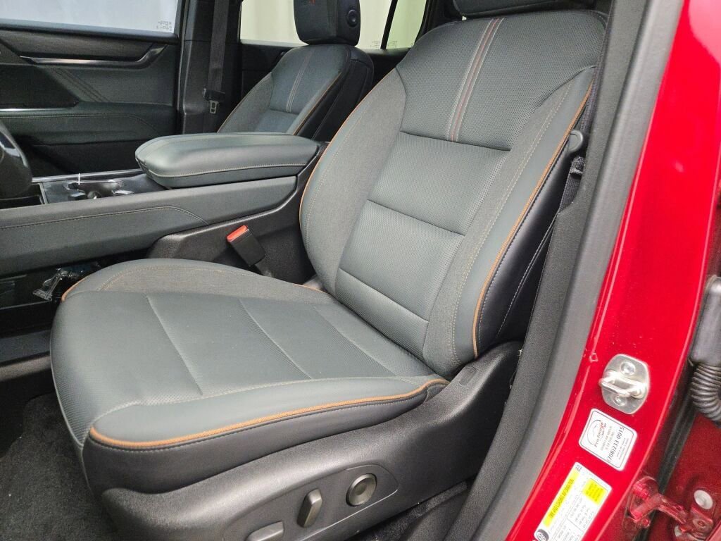 Used 2024 GMC Acadia AT4 image 30