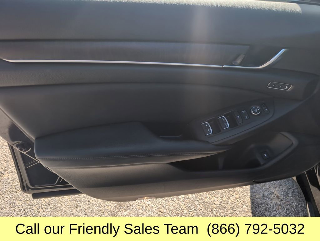 Used 2018 Honda Accord Touring image 12