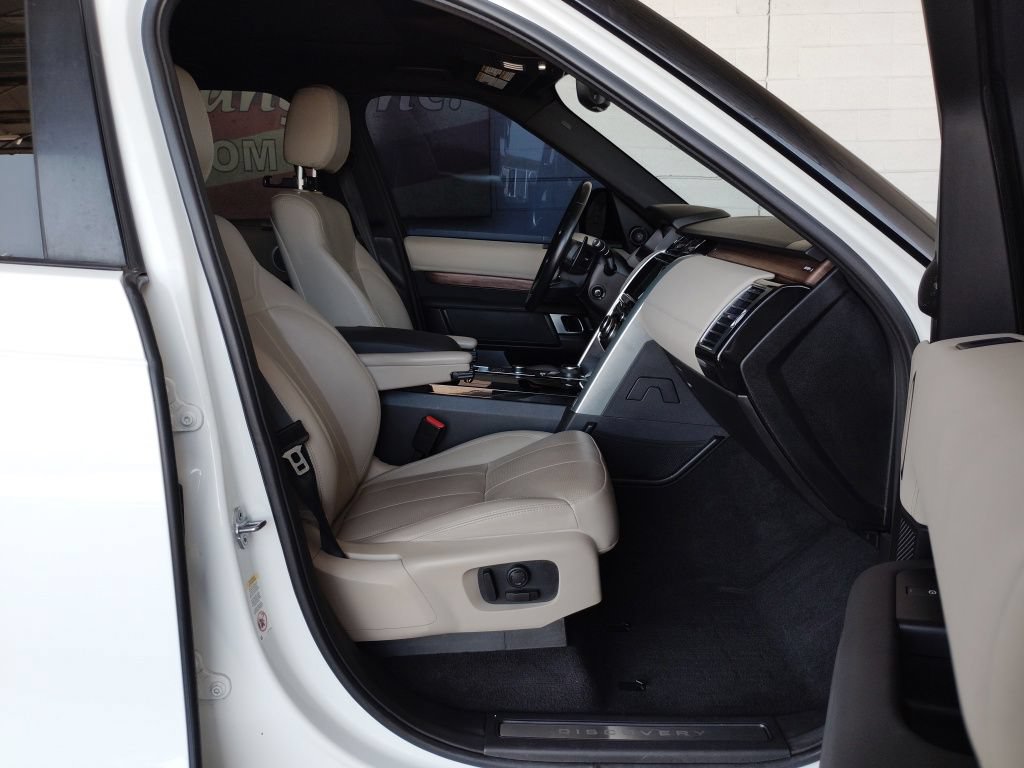 Used 2019 Land Rover Discovery HSE AWD/4WD image 11