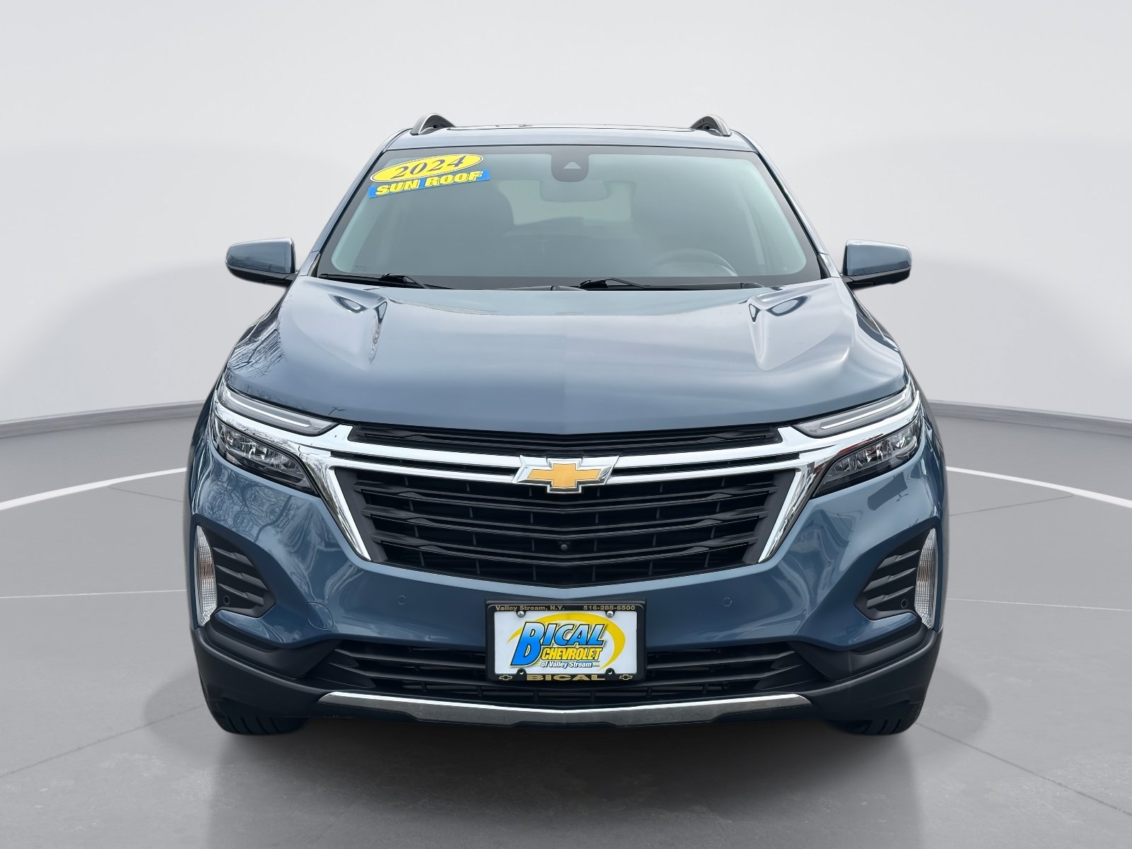 Used 2024 Chevrolet Equinox LT AWD/4WD image 2