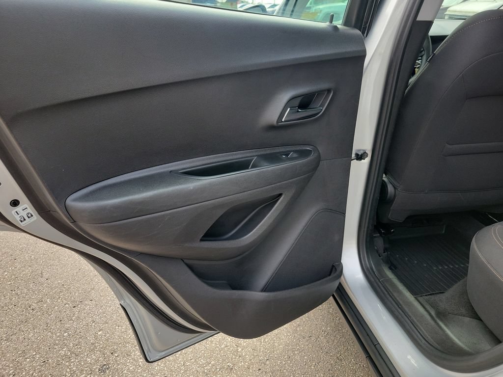 Used 2020 Chevrolet Trax LS FWD image 16