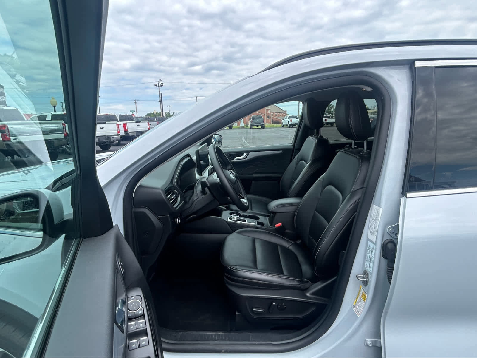 Used 2025 Ford Escape Platinum AWD/4WD image 13
