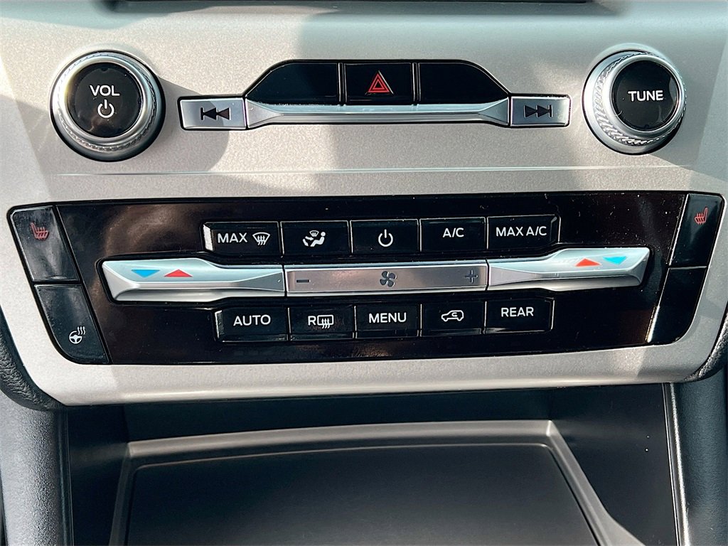 Used 2022 Ford Explorer XLT w/ Equipment Group 202A image 16