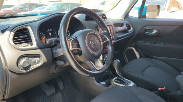 Used 2015 Jeep Renegade Latitude FWD image 16