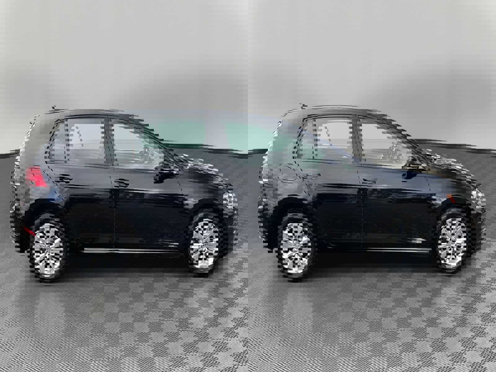 Used 2021 Volkswagen Golf 4-Door image 2