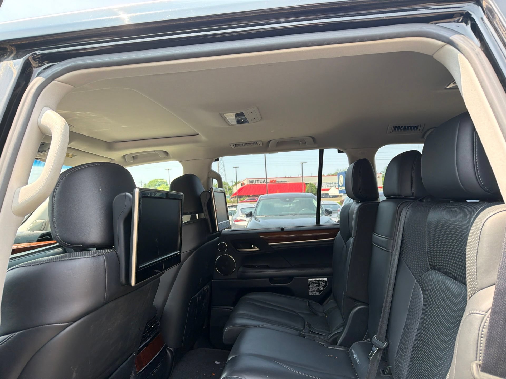 Used 2017 Lexus LX 570 4WD image 12