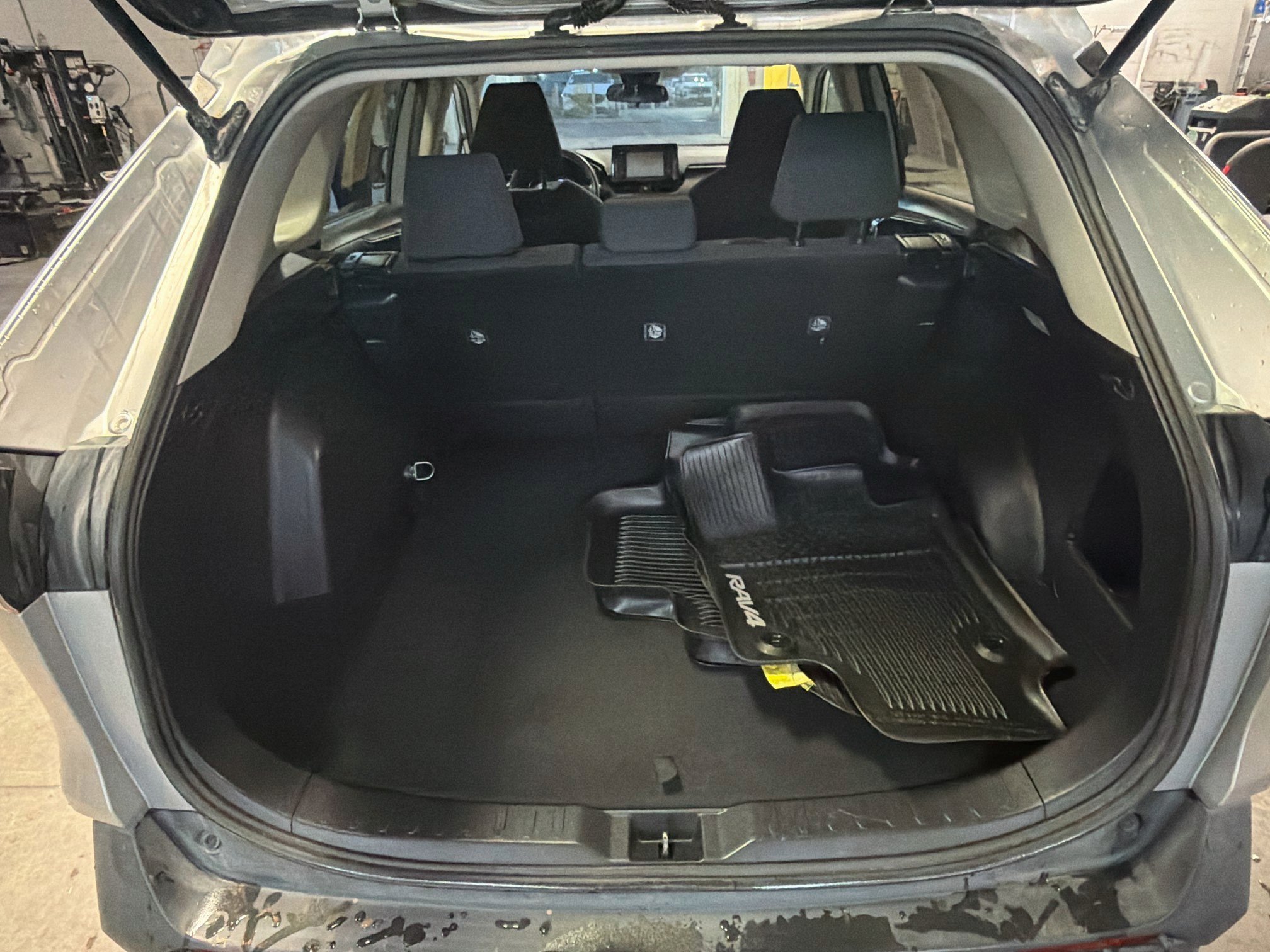 Used 2019 Toyota RAV4 LE AWD/4WD image 26