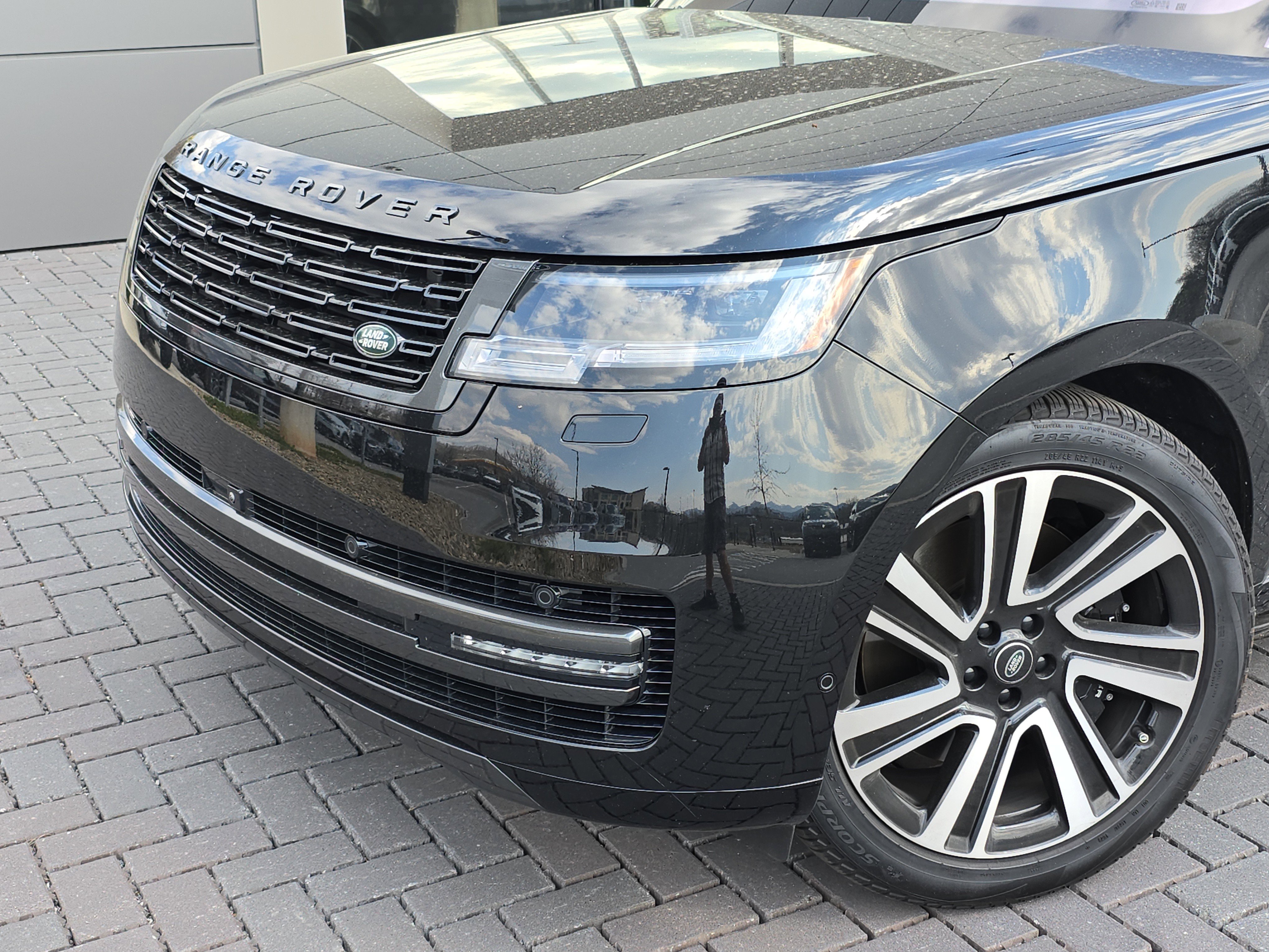 Certified 2023 Land Rover Range Rover SE image 10