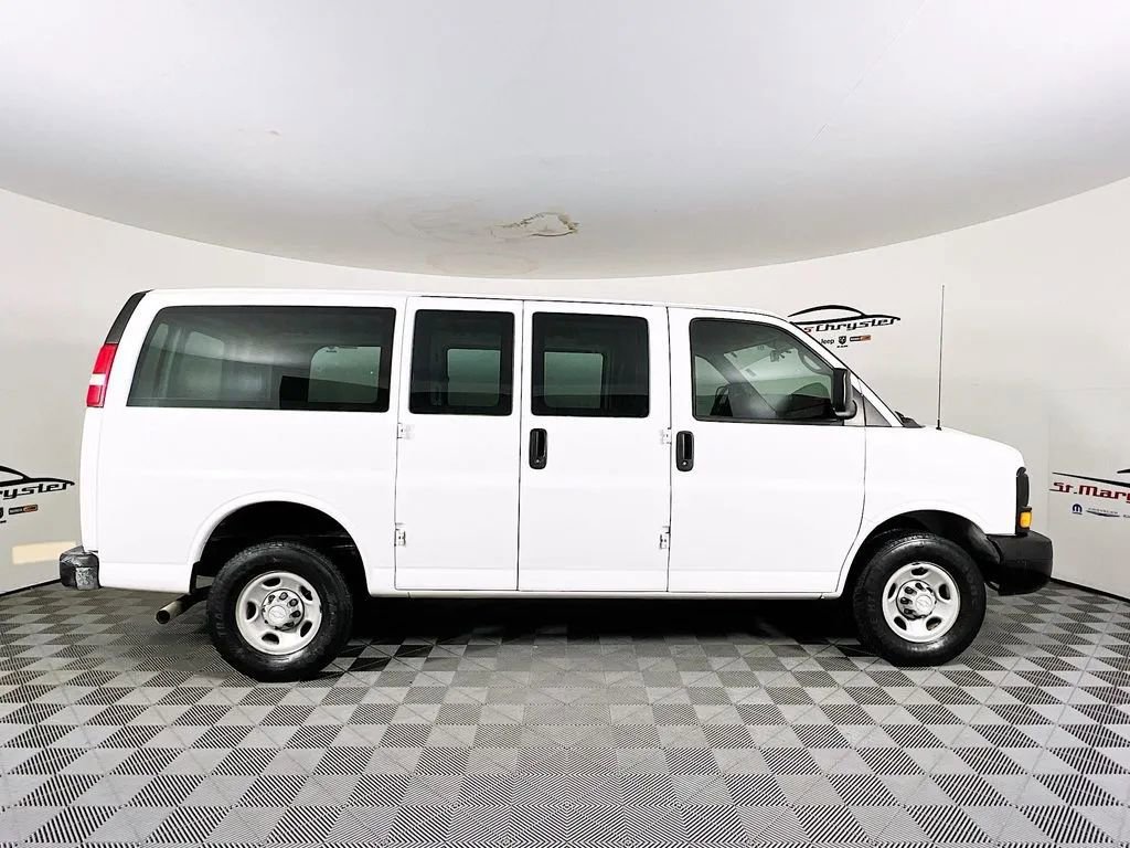 Used 2015 Chevrolet Express 2500 image 9