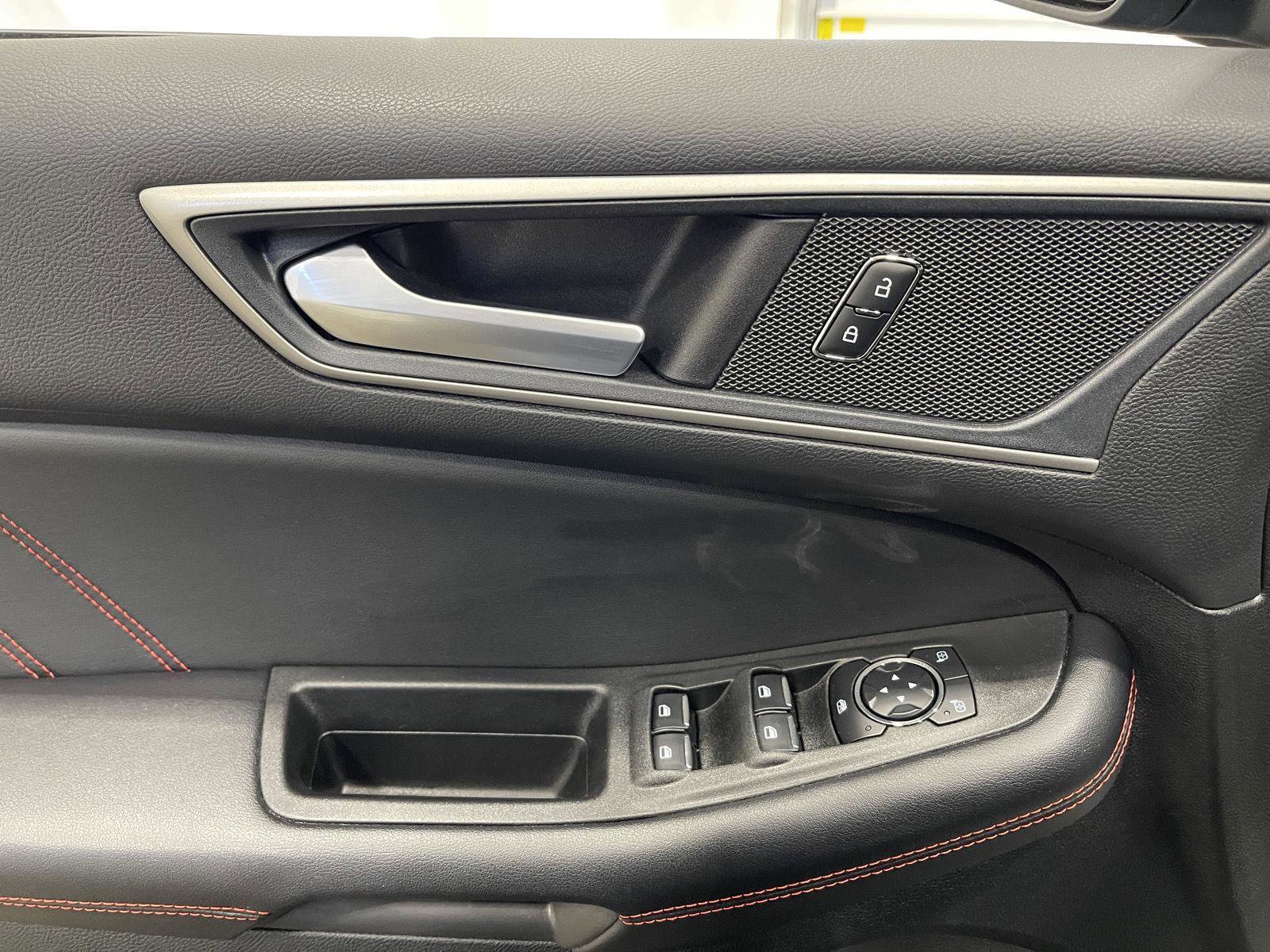 Used 2024 Ford Edge ST-Line image 17