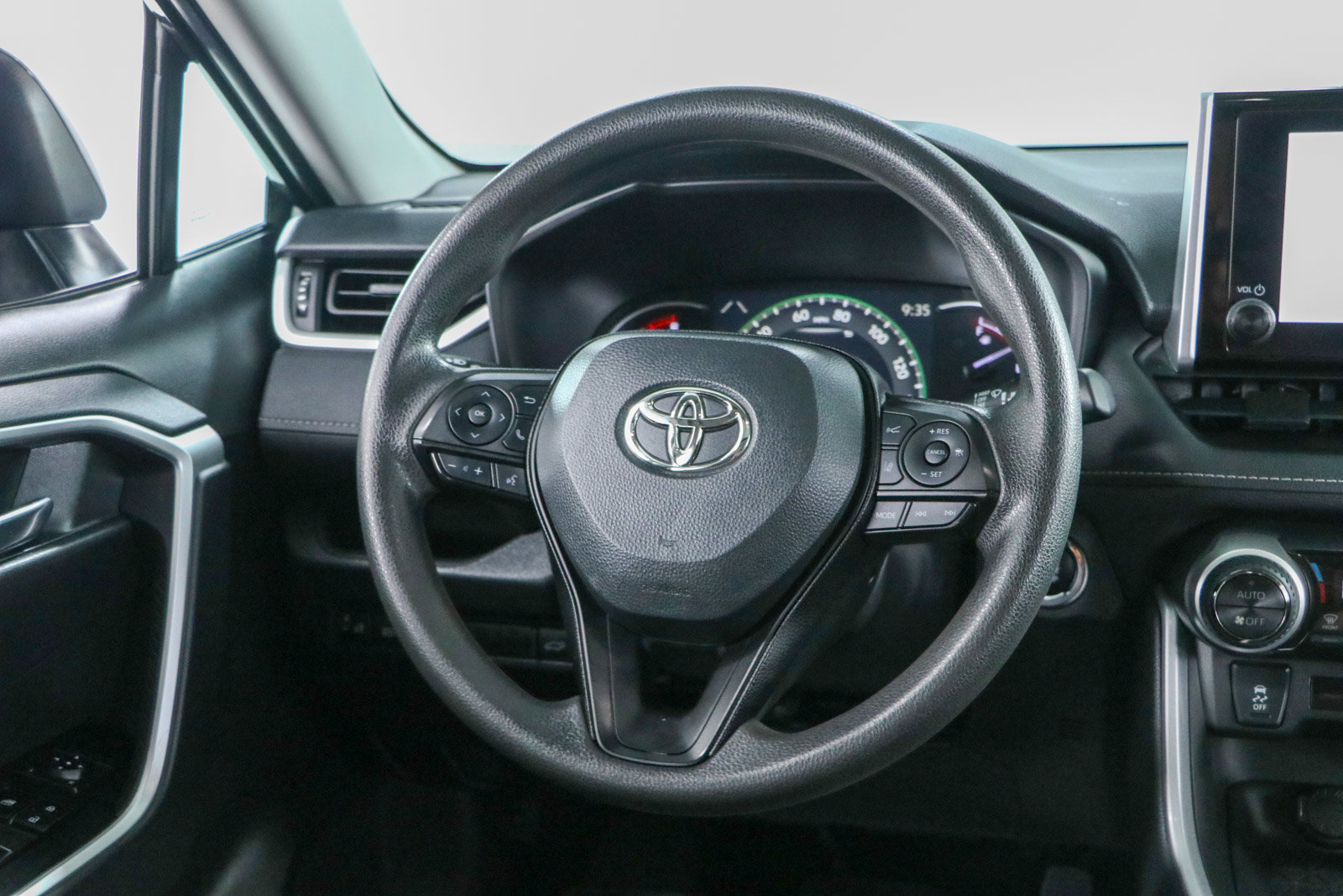 Used 2024 Toyota RAV4 XLE FWD image 12