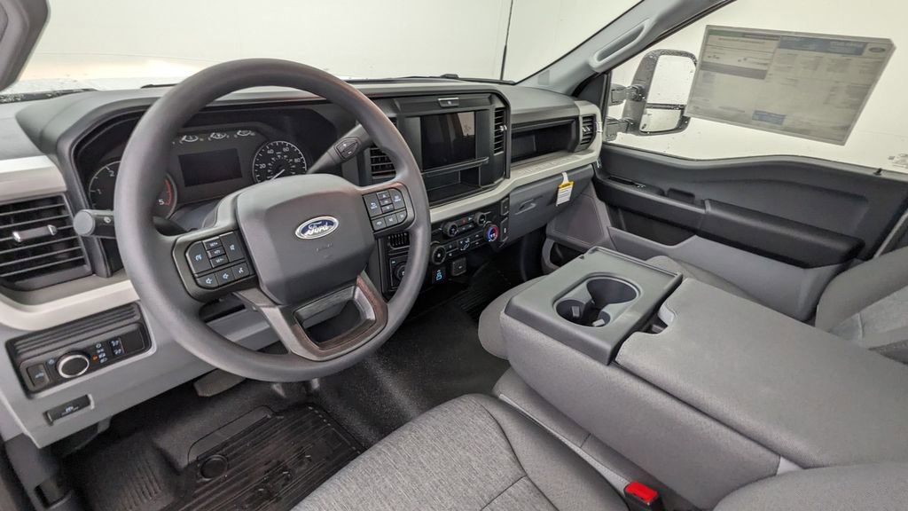 New 2026 Ford F250 XL w/ F-250 >10K GVWR Package image 3
