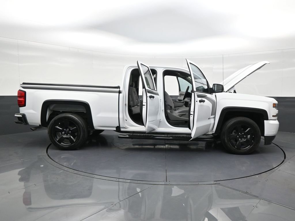 Used 2018 Chevrolet Silverado 1500 Custom w/ Custom Value Package RWD image 29