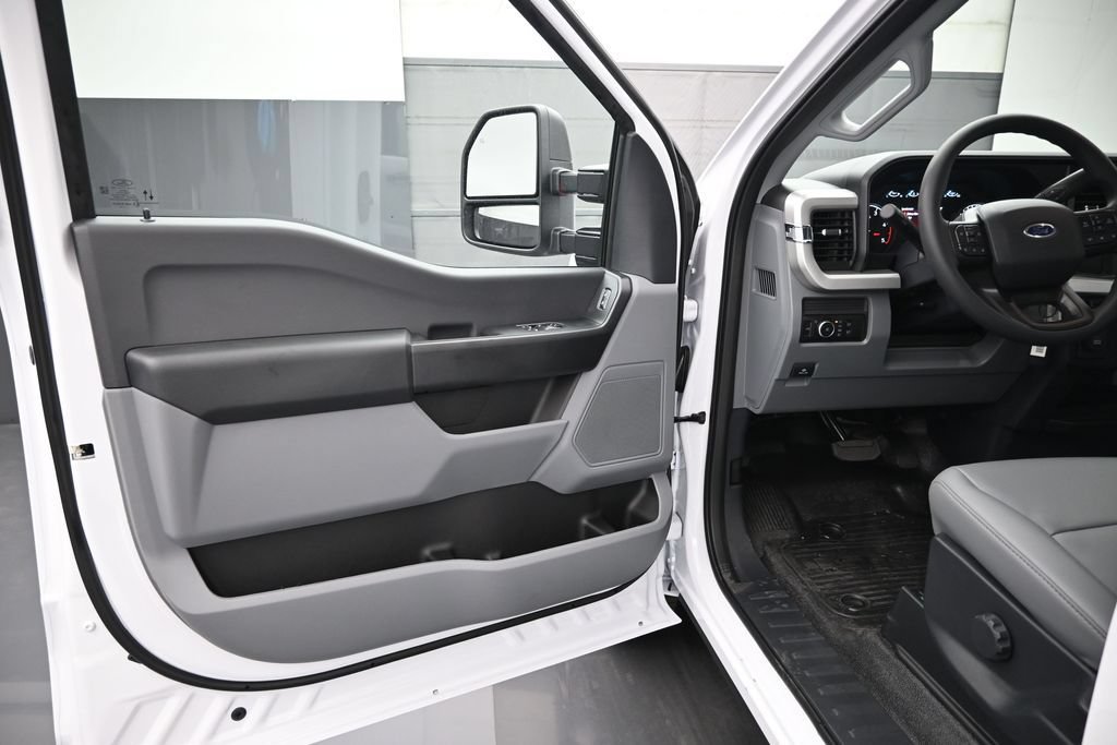 New 2026 Ford F350 XL w/ XL Chrome Package RWD image 8