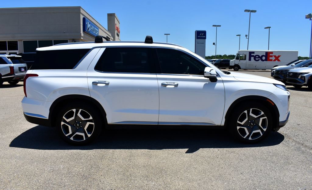 Used 2023 Hyundai Palisade Limited FWD image 2