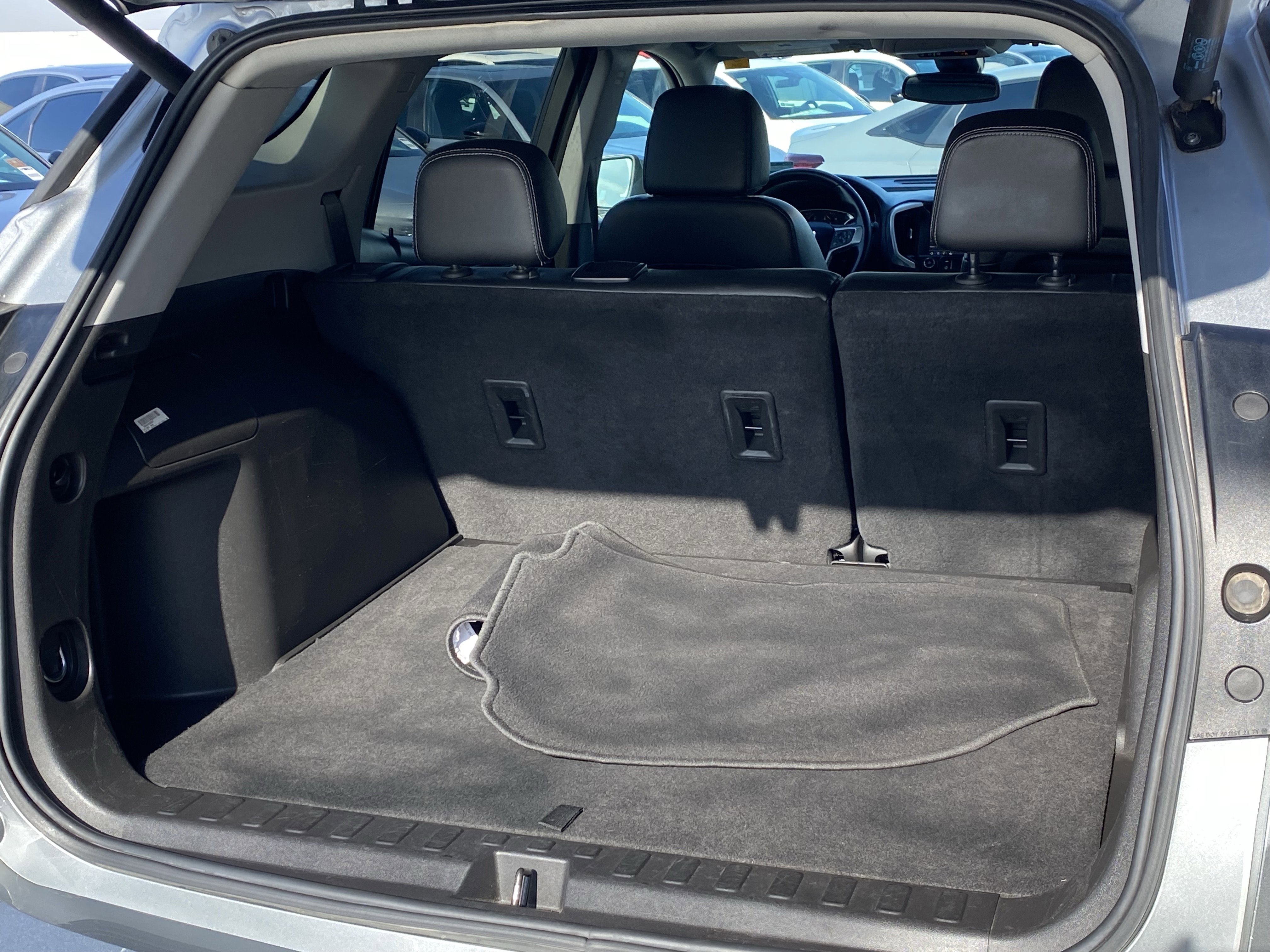 Used 2023 GMC Terrain SLT image 12