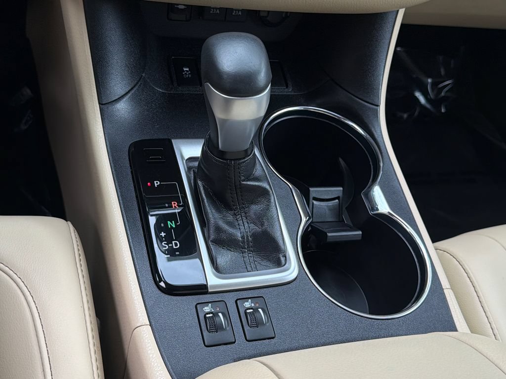 Used 2019 Toyota Highlander XLE AWD/4WD image 33