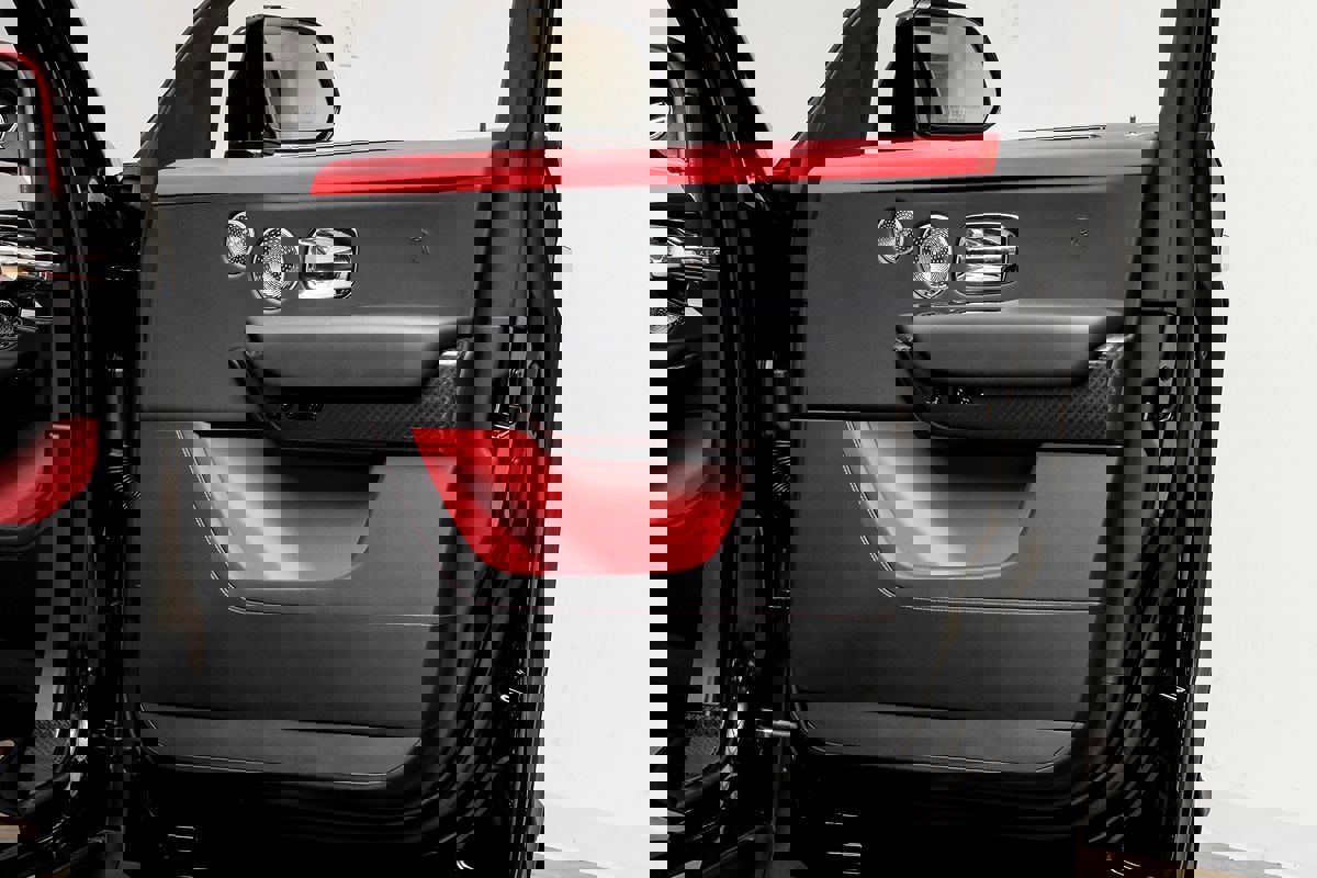 Used 2022 Rolls-Royce Cullinan Black Badge w/ Dark Exterior Package image 48