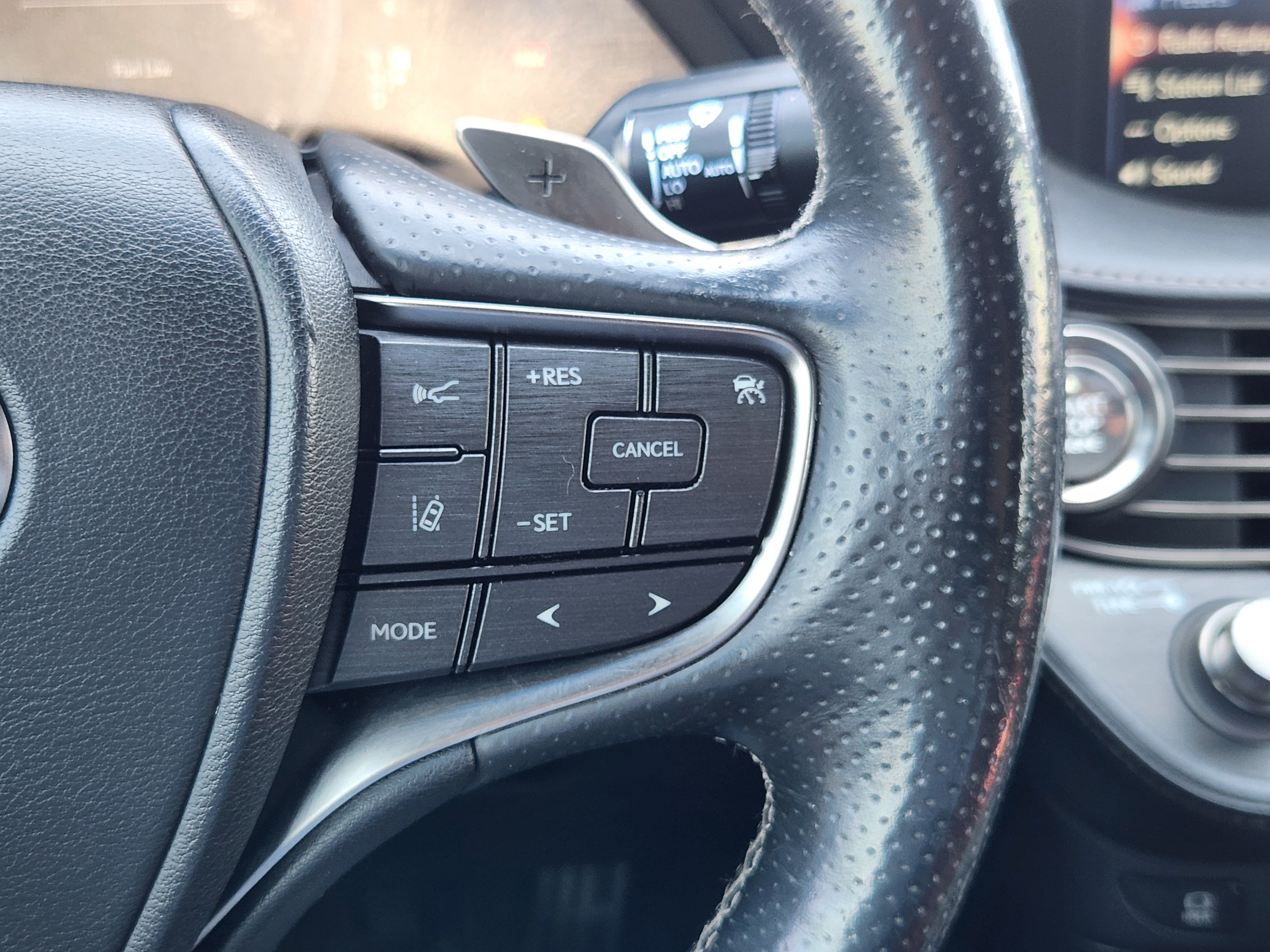 Used 2018 Lexus LS 500 F Sport w/ Accessory Package (Z2) AWD/4WD image 23
