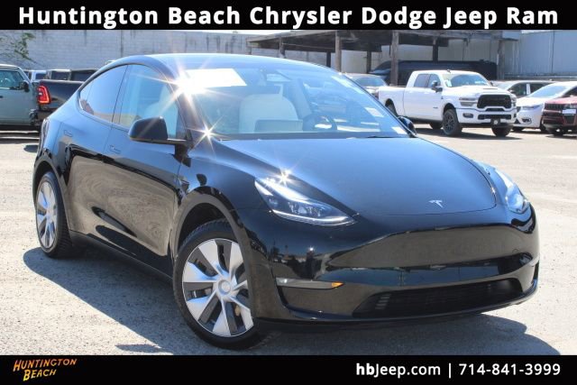 Used 2024 Tesla Model Y Long Range AWD/4WD image 1