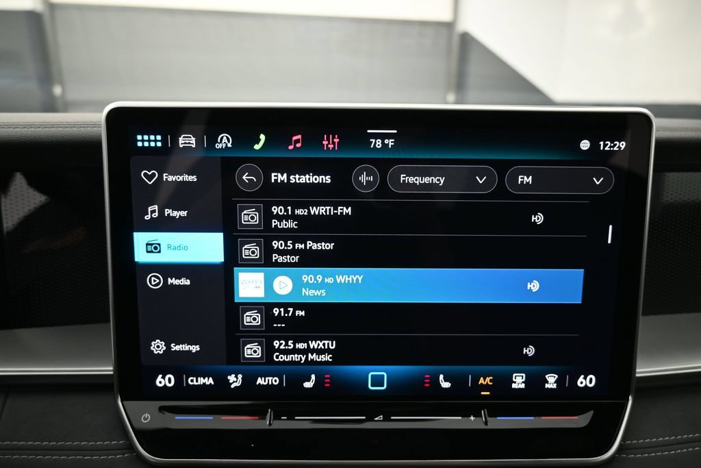 Used 2025 Volkswagen Tiguan SE R-Line FWD image 10