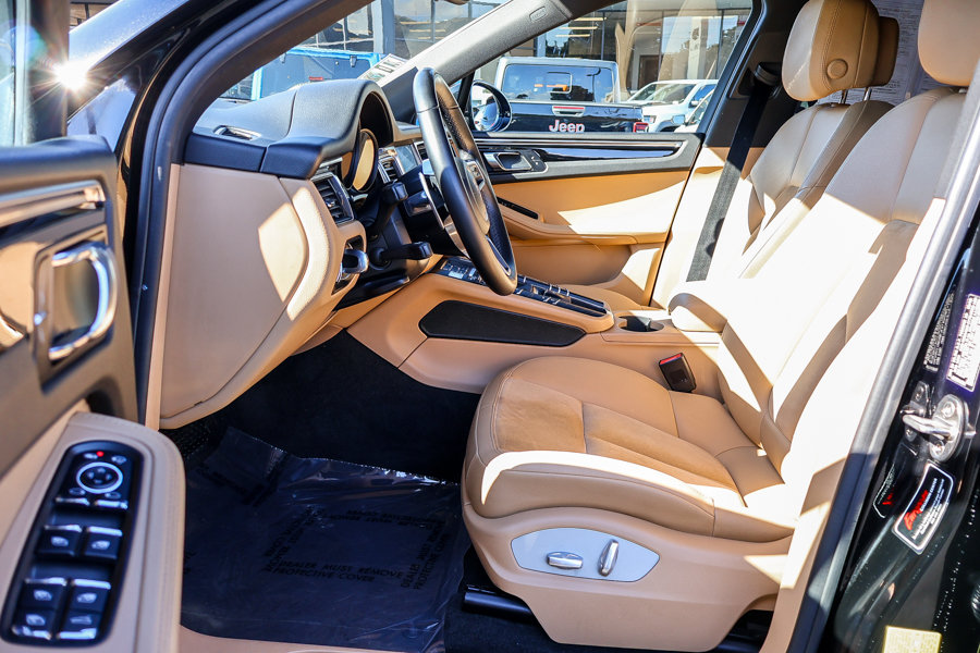 Used 2018 Porsche Macan AWD/4WD image 2