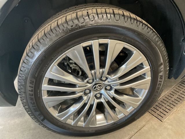 Used 2023 Toyota Venza Limited AWD/4WD image 7