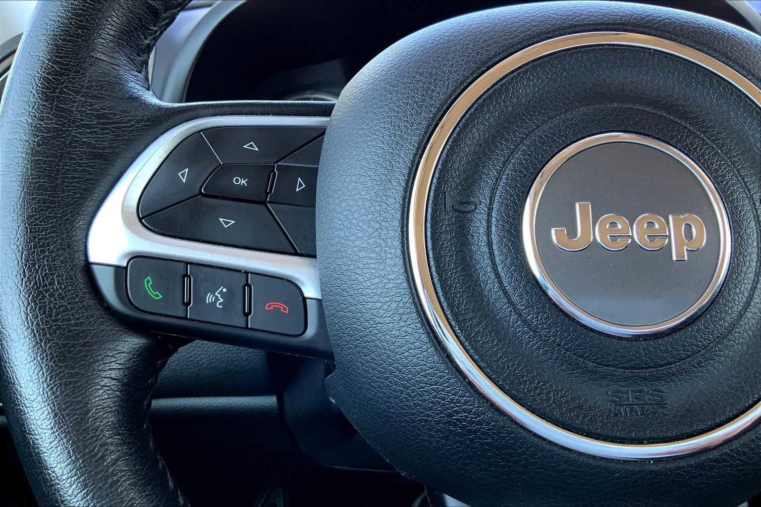 Used 2023 Jeep Renegade Latitude w/ Premium Group image 23