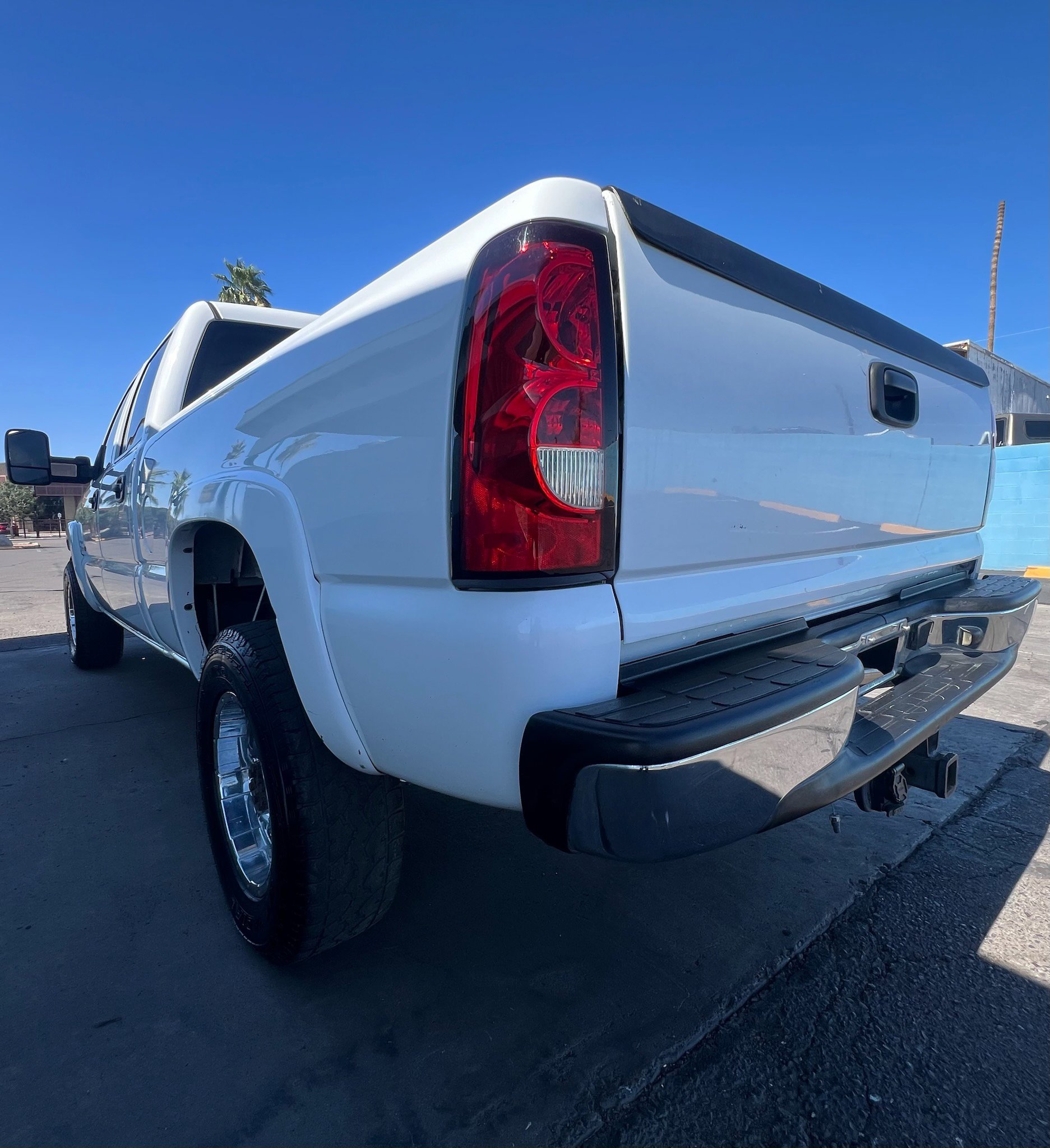Used 2005 Chevrolet Silverado 2500 LT w/ Heavy-Duty Power Package image 3