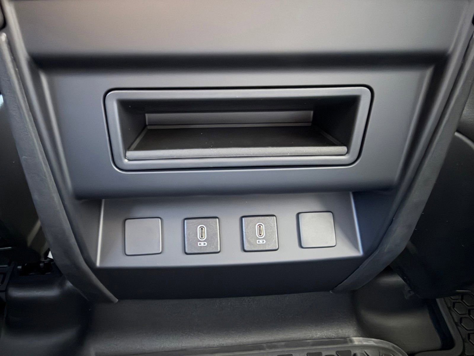 New 2026 Land Rover Defender 110 S AWD/4WD image 25