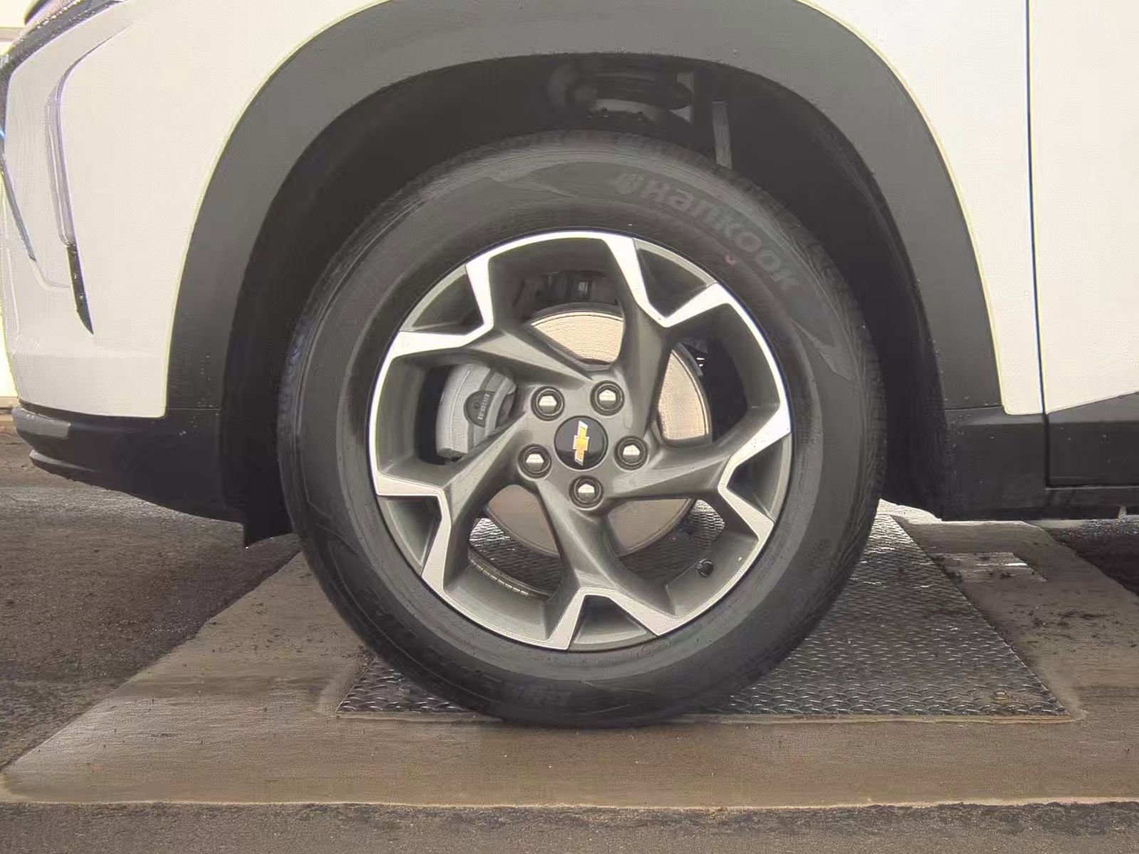 Used 2025 Chevrolet Trax LT w/ LT Convenience Package image 10