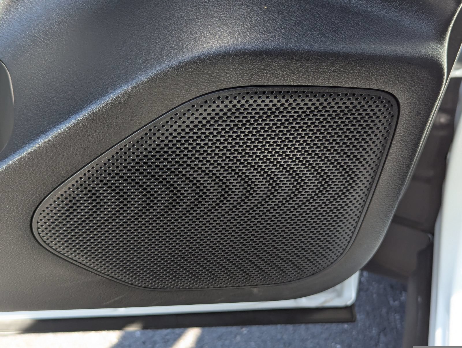 Used 2025 Nissan Rogue SV FWD image 23