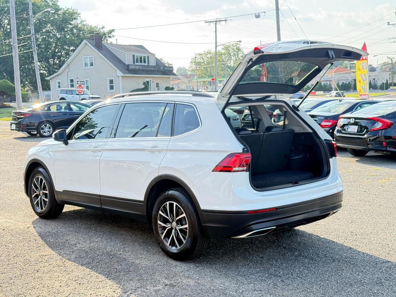 Used 2019 Volkswagen Tiguan SE w/ Panoramic Sunroof Package image 32