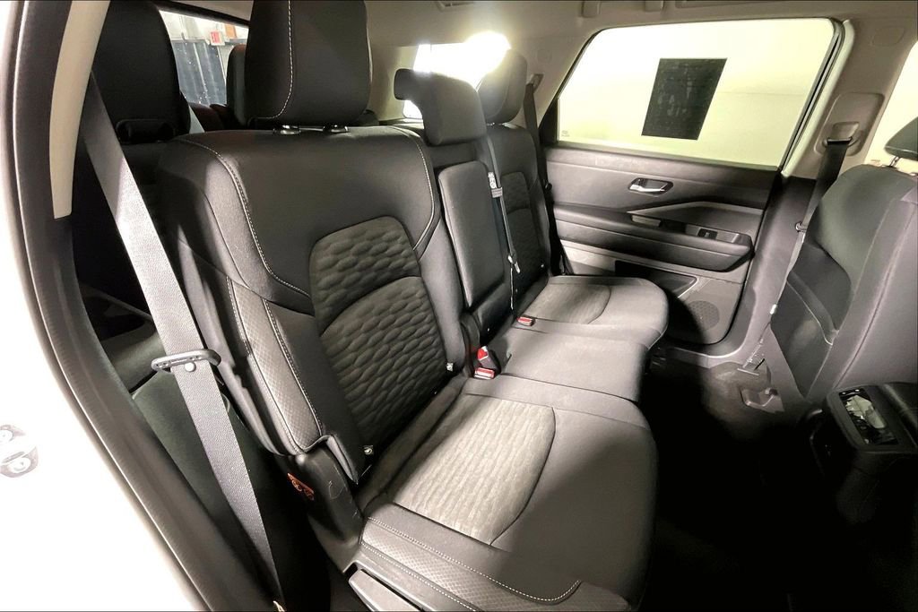 Used 2022 Nissan Pathfinder SV FWD image 38