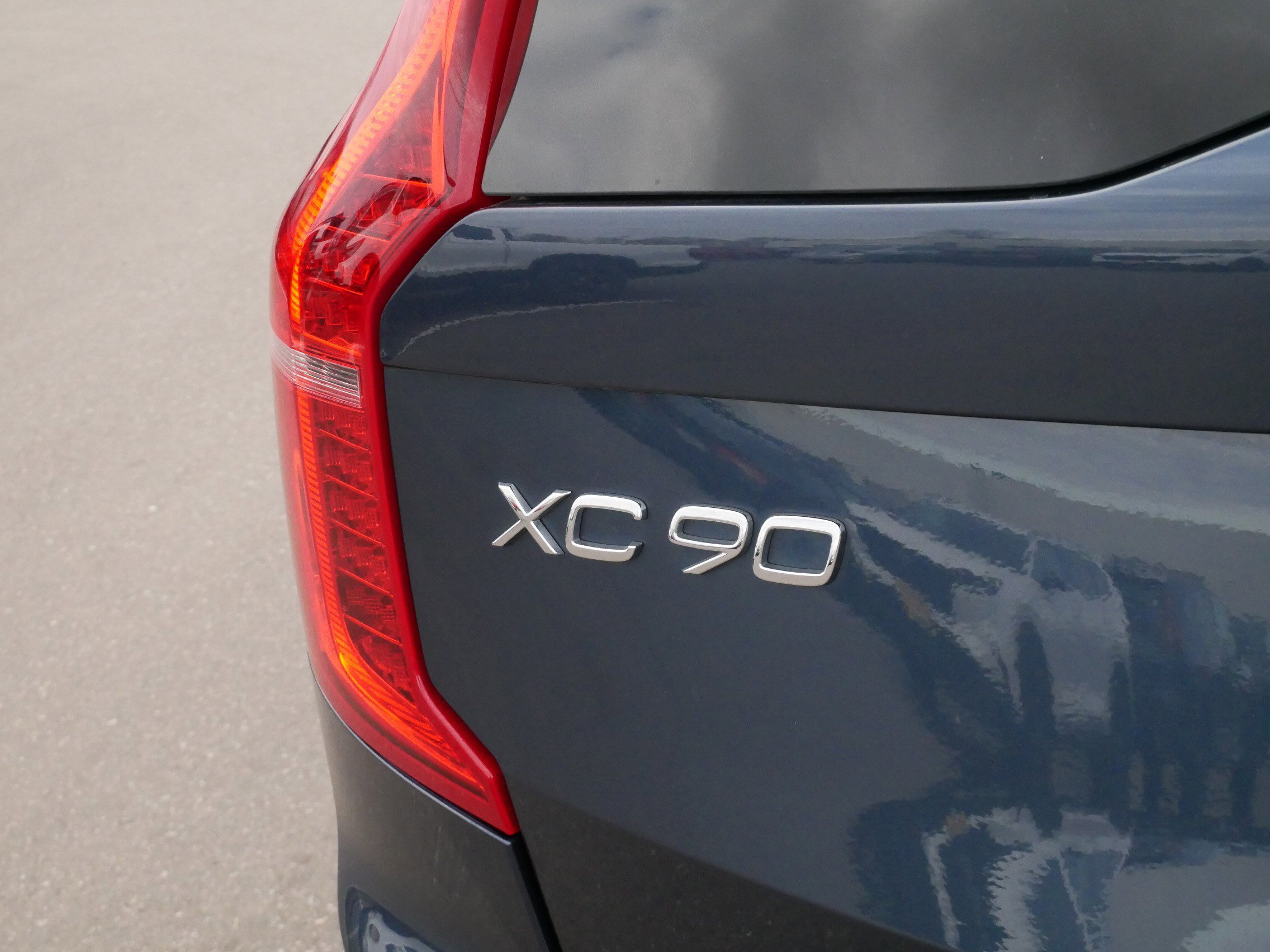 Used 2021 Volvo XC90 T5 Momentum w/ Climate Package image 17