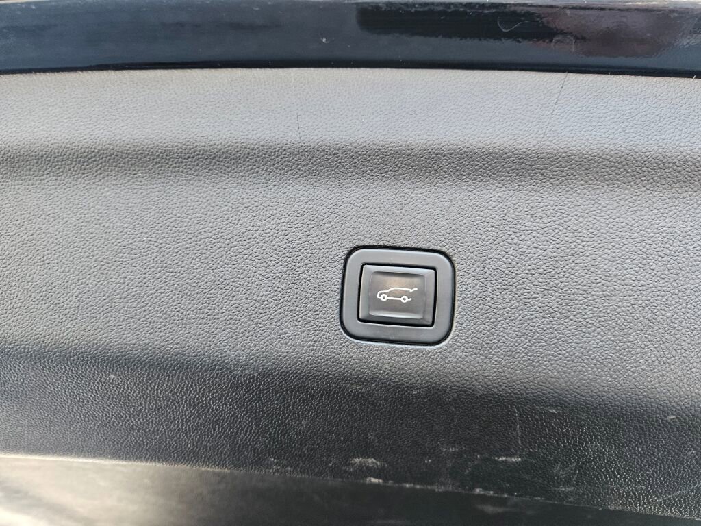 Used 2021 Chevrolet Suburban Z71 AWD/4WD image 17