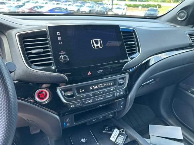 Used 2025 Honda Passport Black Edition image 17