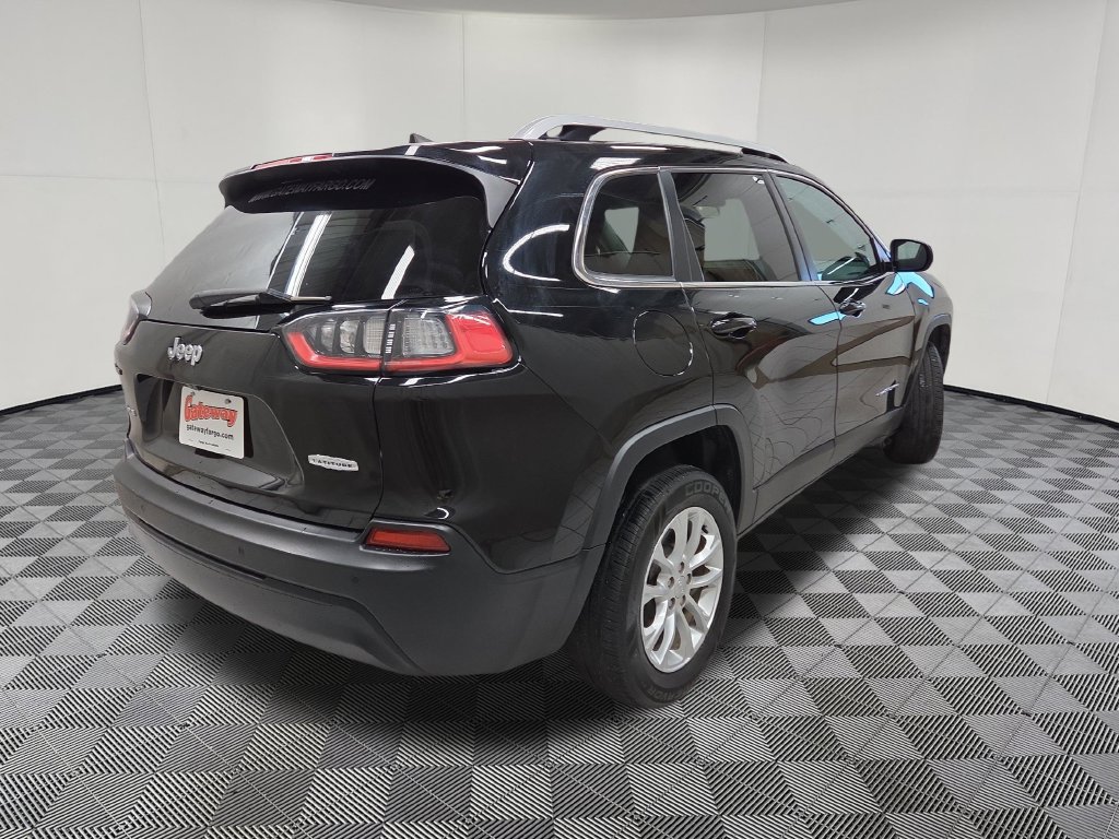 Used 2019 Jeep Cherokee Latitude w/ Cold Weather Group AWD/4WD image 4