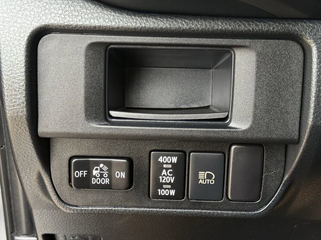 Used 2018 Toyota Tacoma TRD Off-Road AWD/4WD image 24