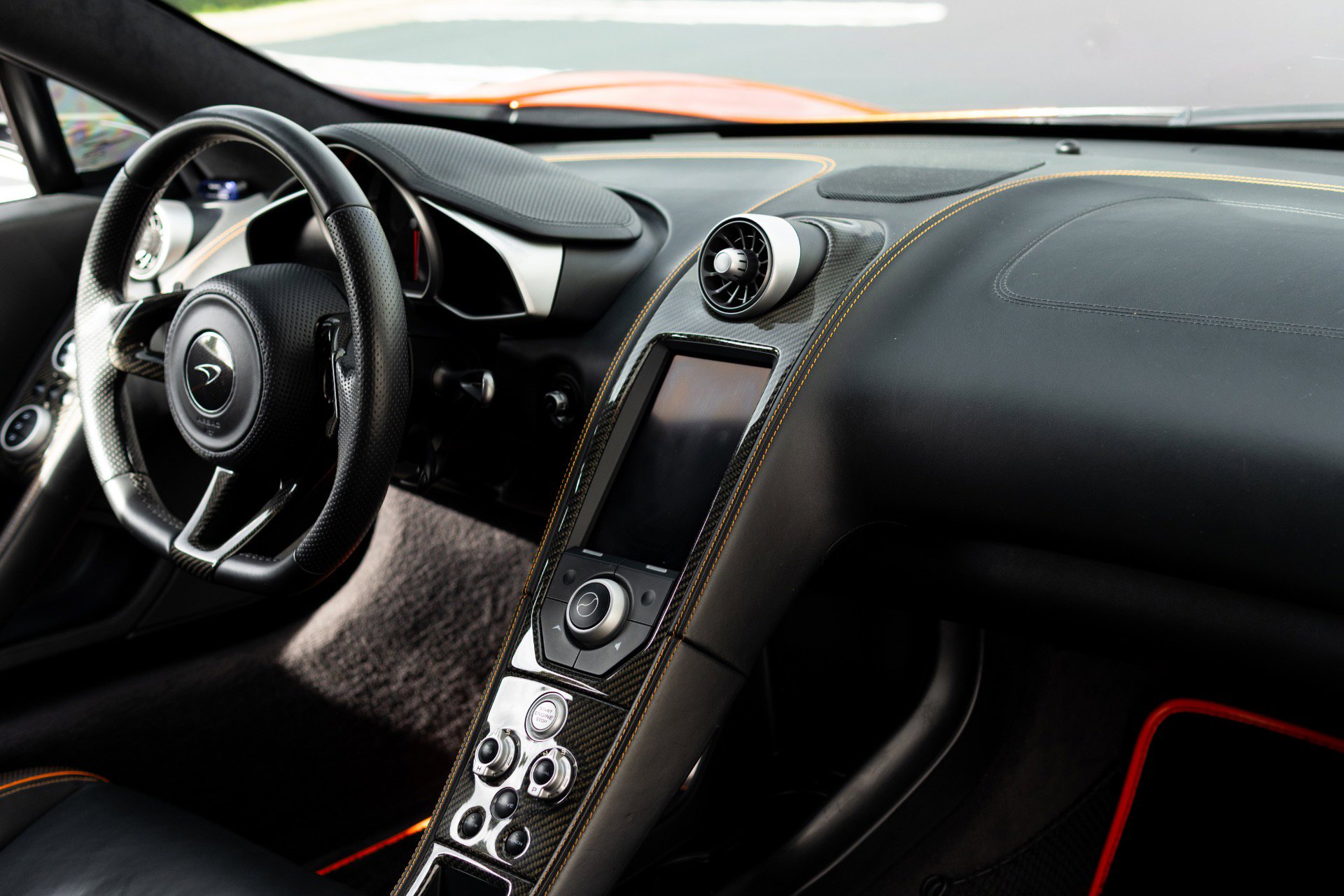 Used 2013 McLaren MP4-12C image 7