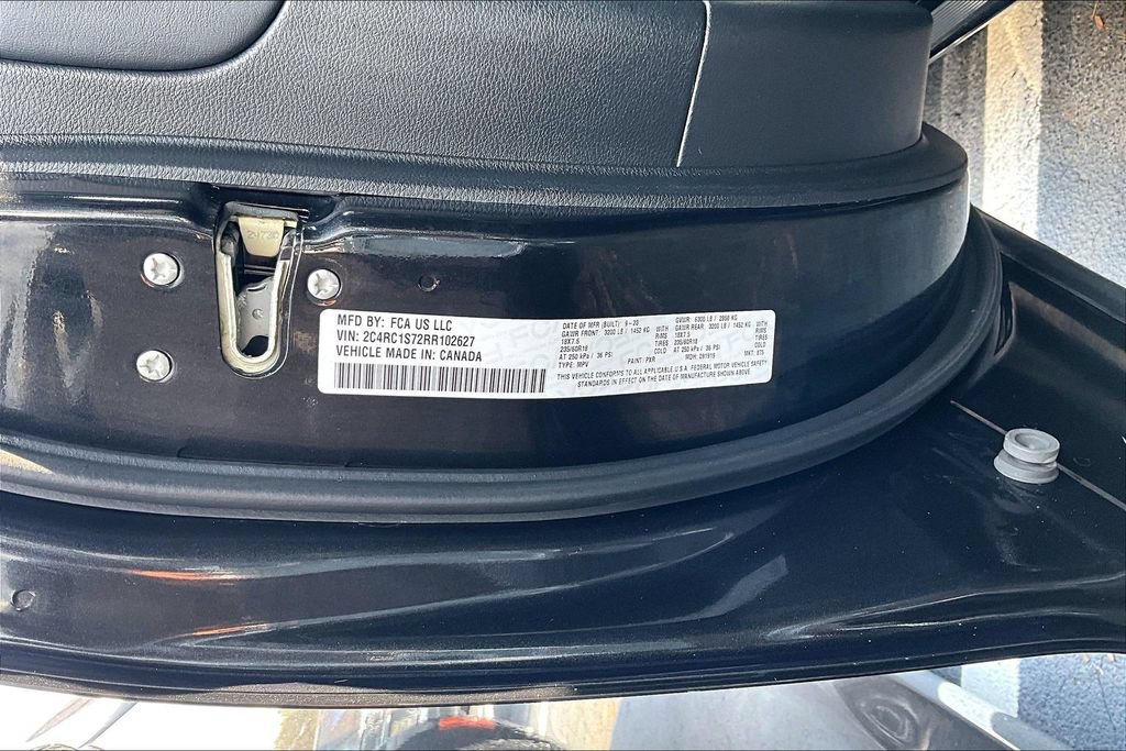 Used 2024 Chrysler Pacifica Premium FWD image 19
