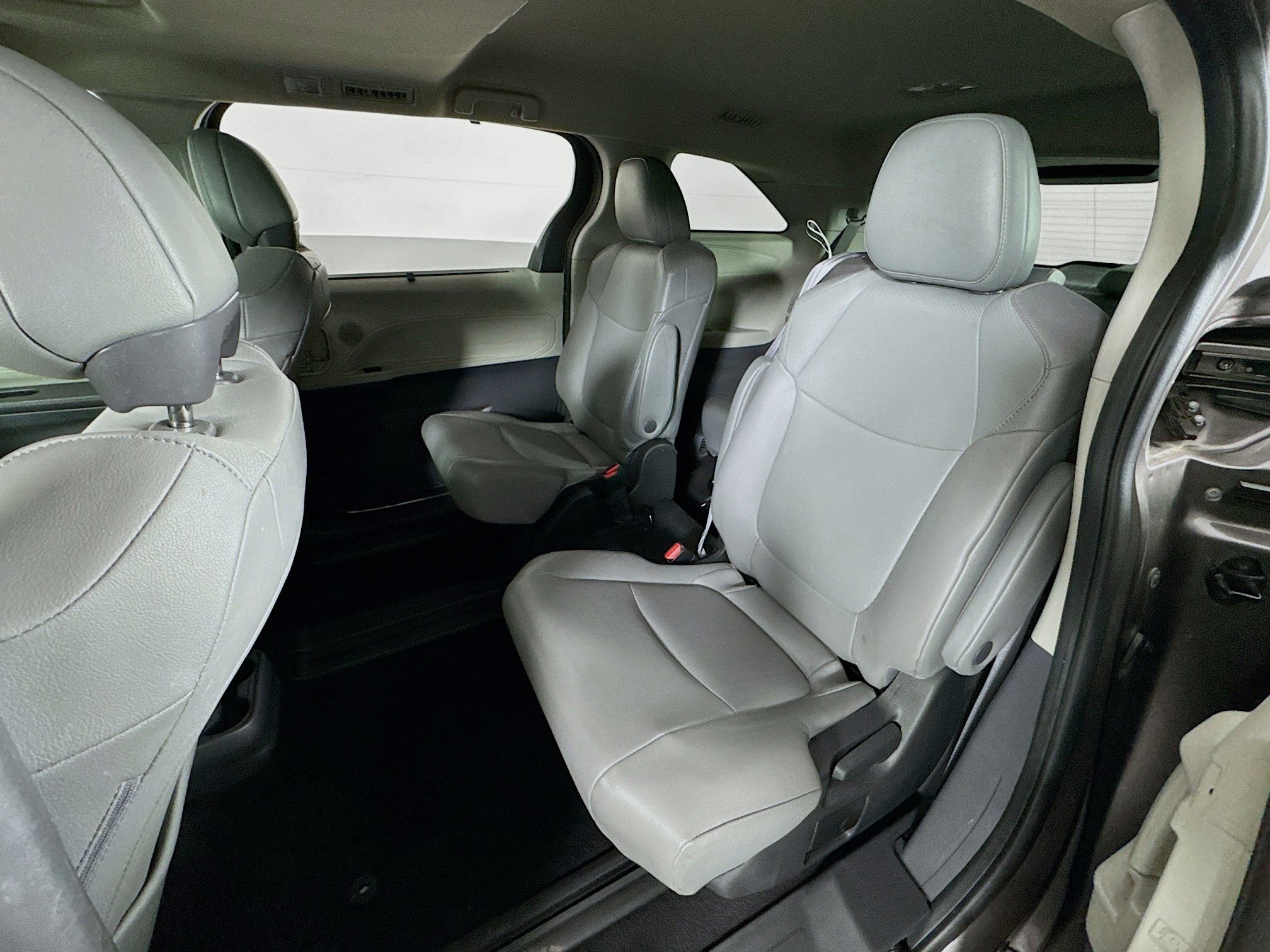 Certified 2022 Toyota Sienna XLE image 18