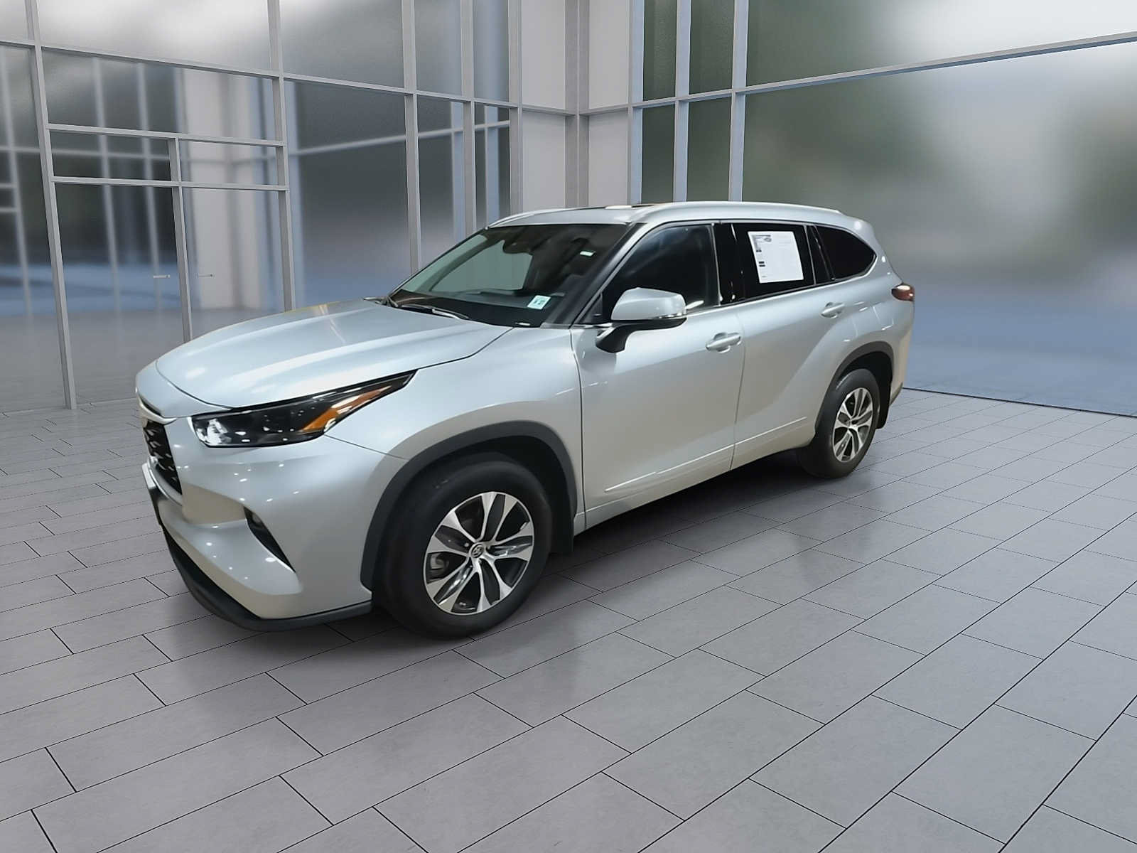 Used 2022 Toyota Highlander XLE AWD/4WD image 4
