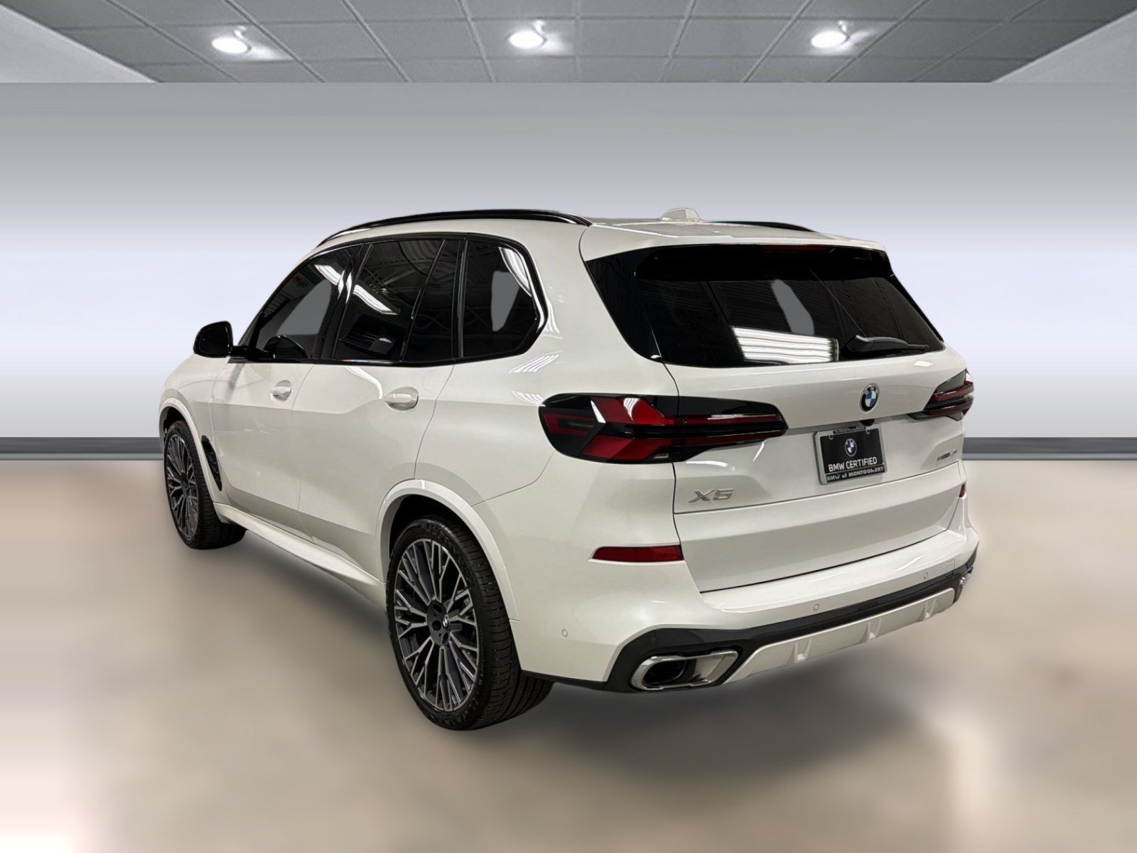 Certified 2026 BMW X5 sDrive40i w/ M Sport Package RWD image 3